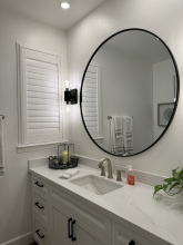 1 A sleek and elegant bathroom layout.